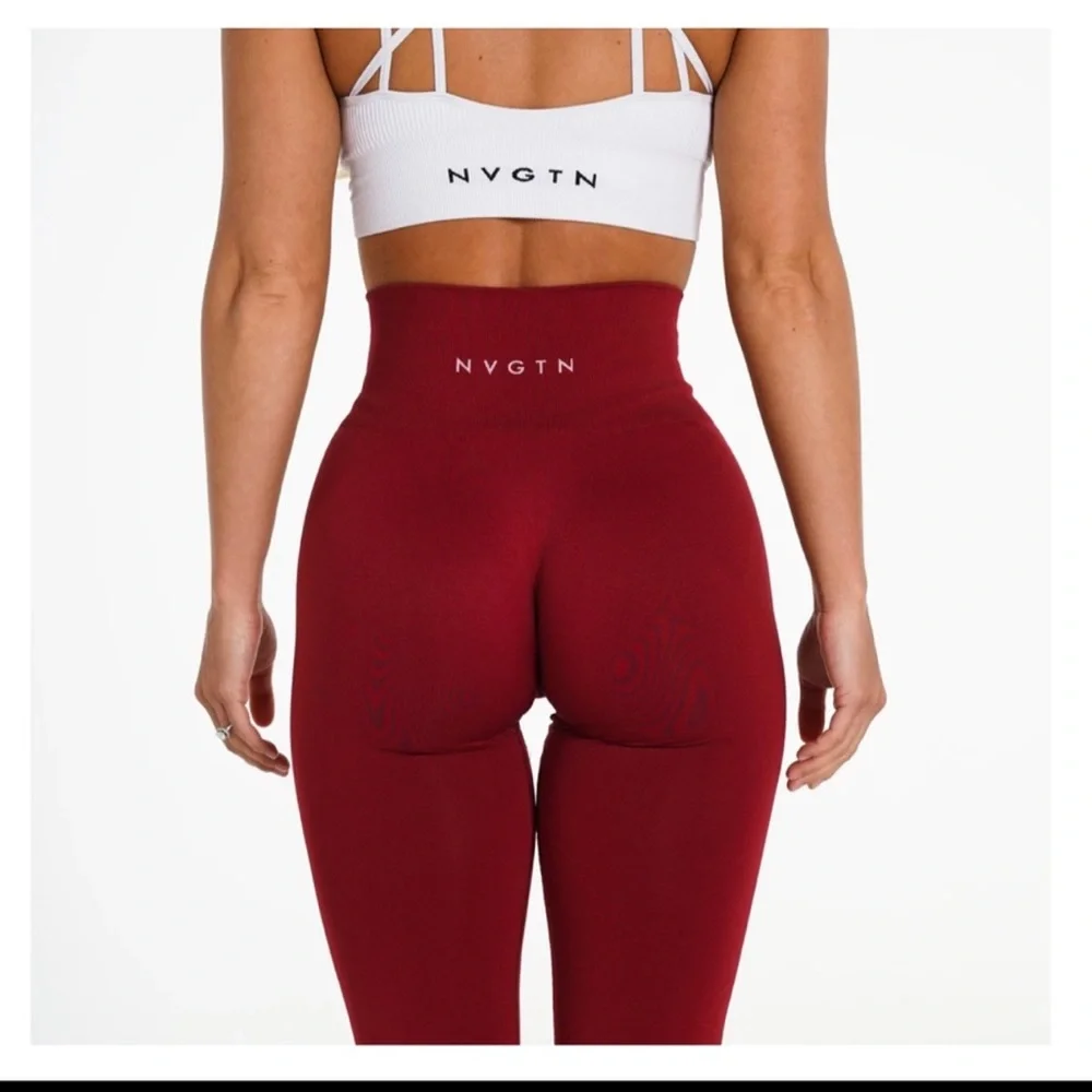 NVGTN Carmine Solid Seamless Workout Legging Pants Womens Medium Gym Lifting Red